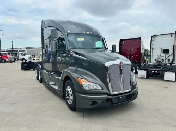 2025 Kenworth T680