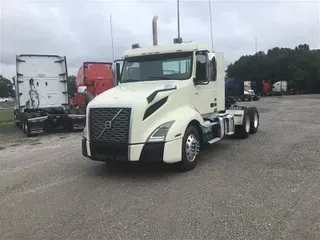 2019 VOLVO VNL300