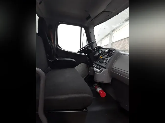 2019 FREIGHTLINER/MERCEDES M2 106