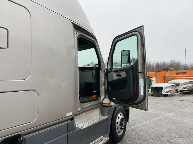 2020 Freightliner Cascadia