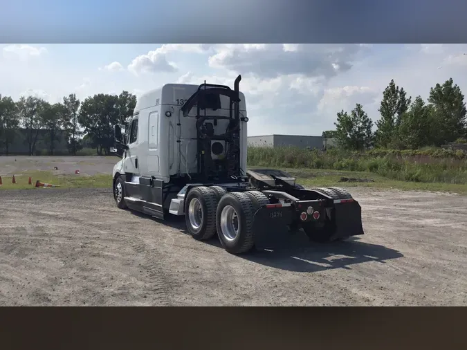 2021 Freightliner Cascadia 126