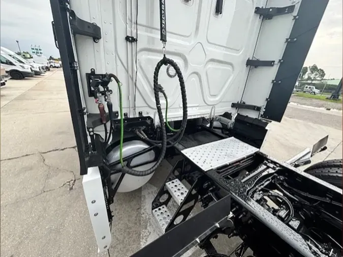 2023 Freightliner Cascadia 126