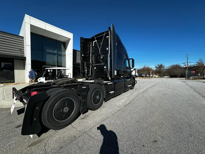 2023 Volvo VNL64T760