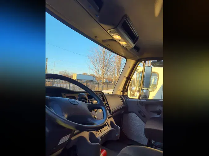 2016 FREIGHTLINER/MERCEDES M2 106