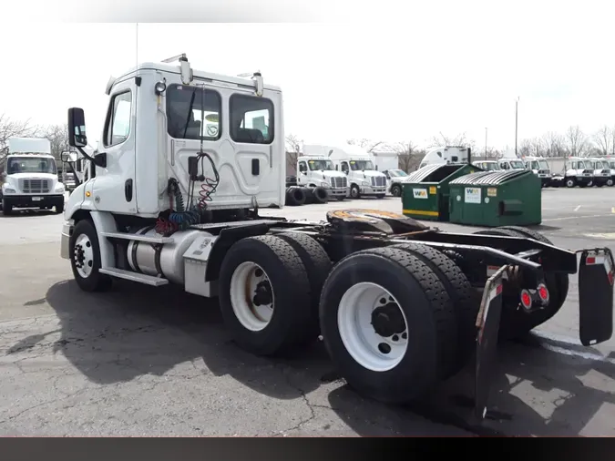 2017 FREIGHTLINER/MERCEDES CASCADIA 113