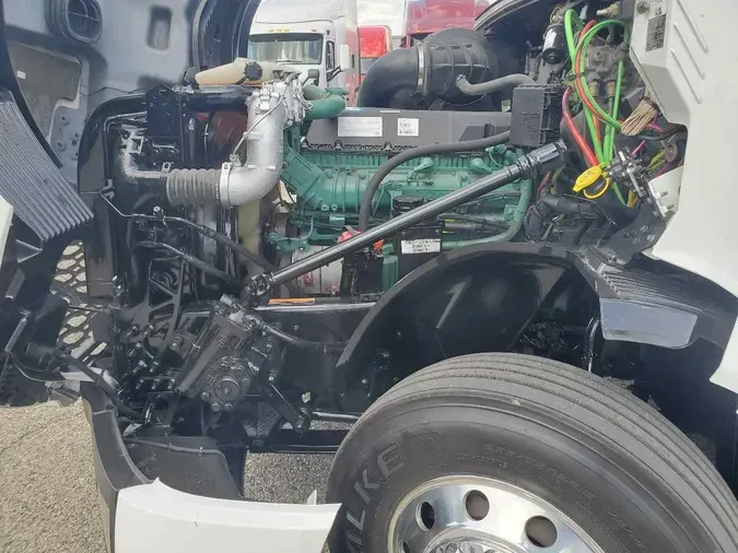 2023 VOLVO VNL64T860