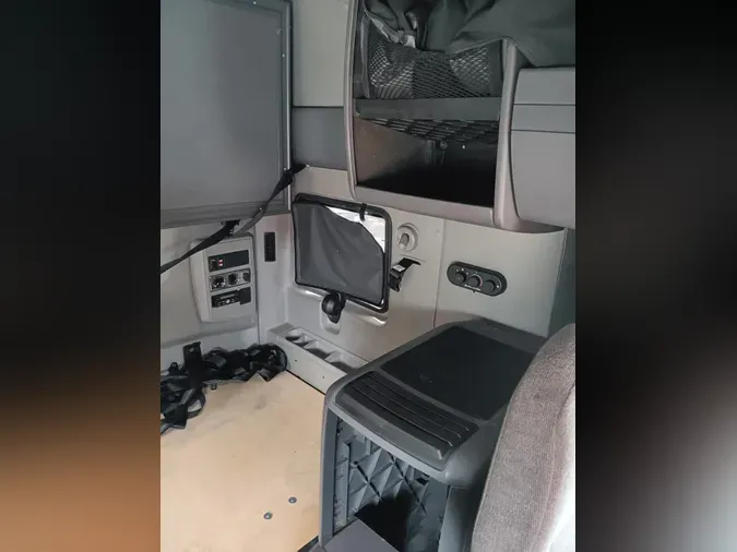 2019 NAVISTAR INTERNATIONAL LT625 SLPR CAB