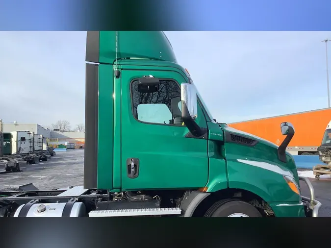 2020 Freightliner Cascadia 126551845be4b1d9da53611d78c2f321103