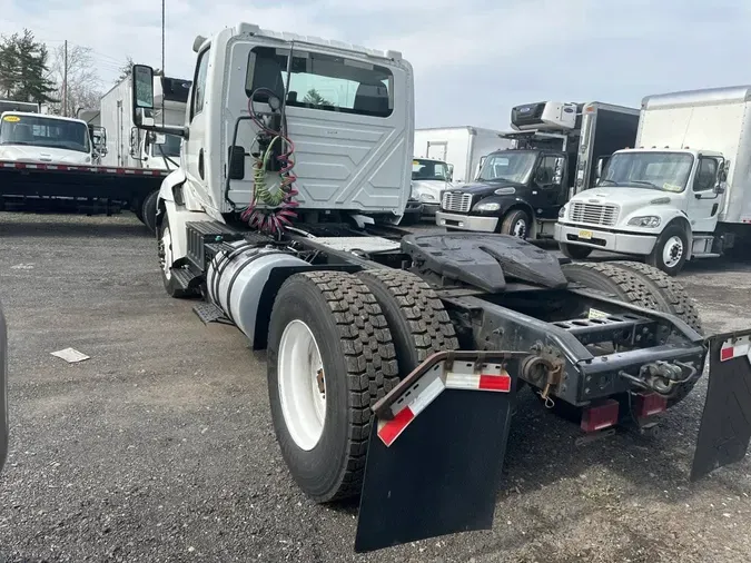 2019 NAVISTAR INTERNATIONAL RH613 DAYCAB S/A