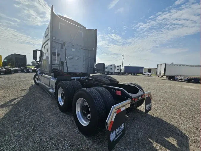 2022 VOLVO VNL64T860