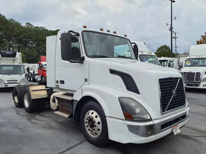 2017 VOLVO VNL64TRACTOR551d41384a561b4b8dc207271a417ba0