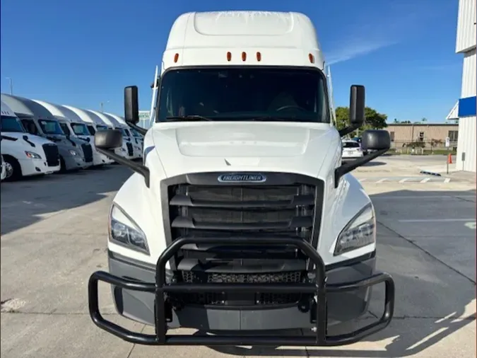 2022 Freightliner CA126SLP