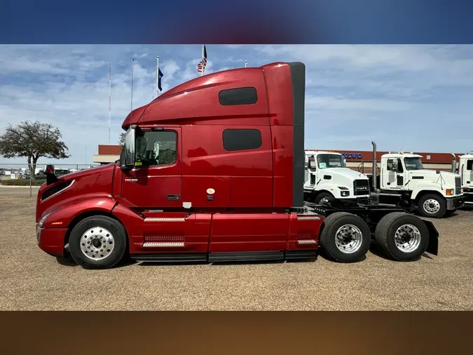 2025 VOLVO VNL64T760