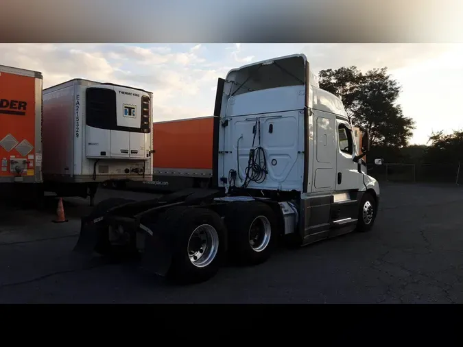 2021 Freightliner Cascadia 126