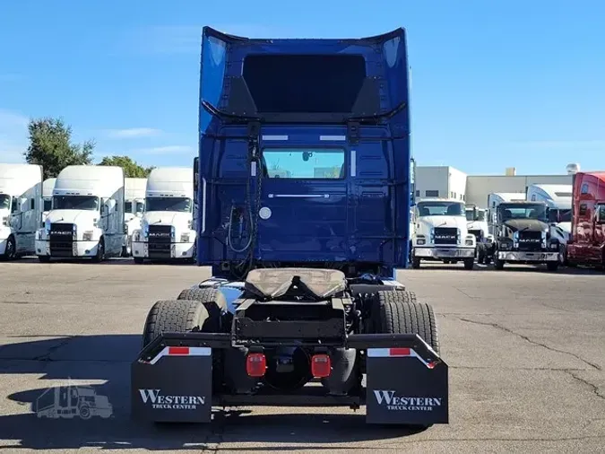 2019 VOLVO VNR64T300