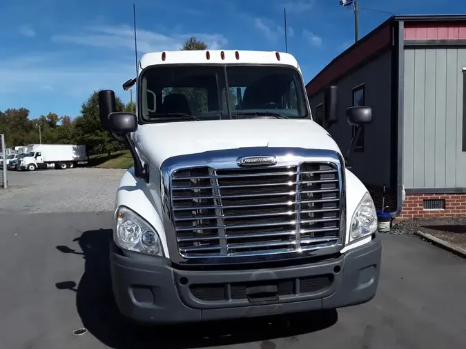 2020 FREIGHTLINER/MERCEDES CASCADIA 125