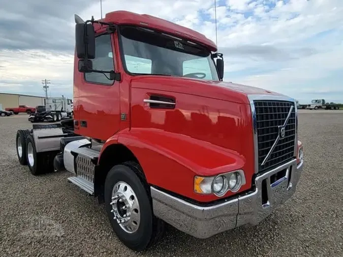 2014 VOLVO VHD64BT200