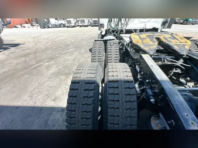 2021 Freightliner Cascadia 126