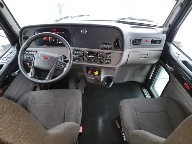 2022 Peterbilt 389