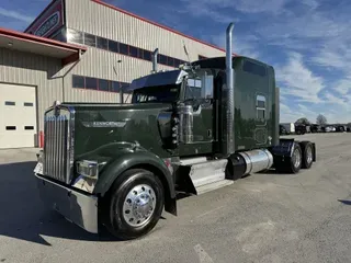 2022 Kenworth W900L