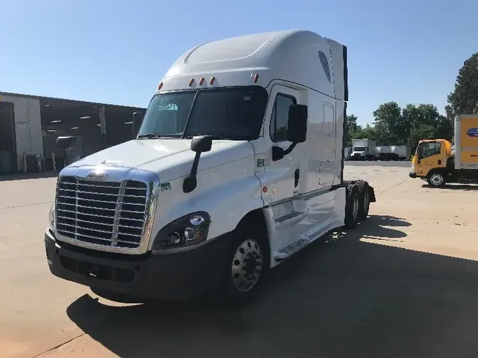 2018 Freightliner X12564ST