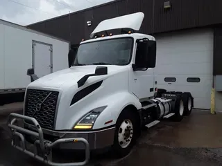 2019 VOLVO VNL64T-300