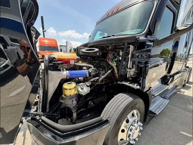 2023 Freightliner Cascadia 126