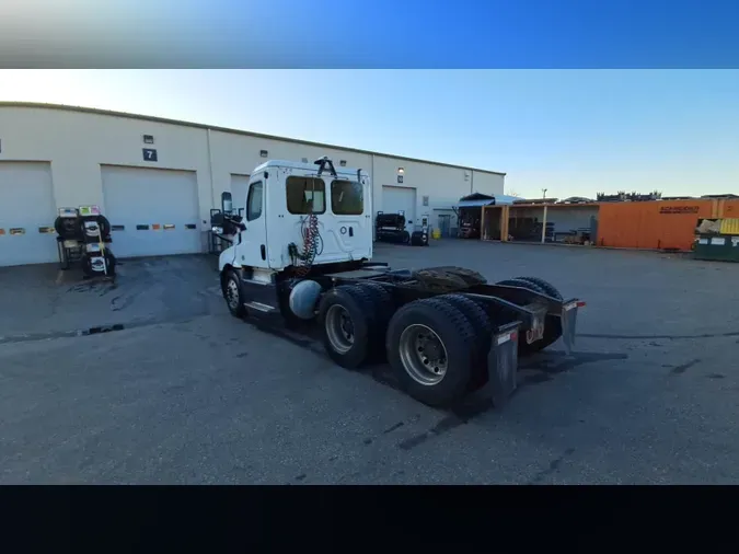 2019 Freightliner Cascadia 126
