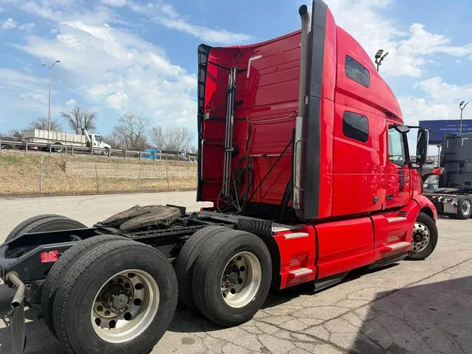 2020 VOLVO VNL64T760