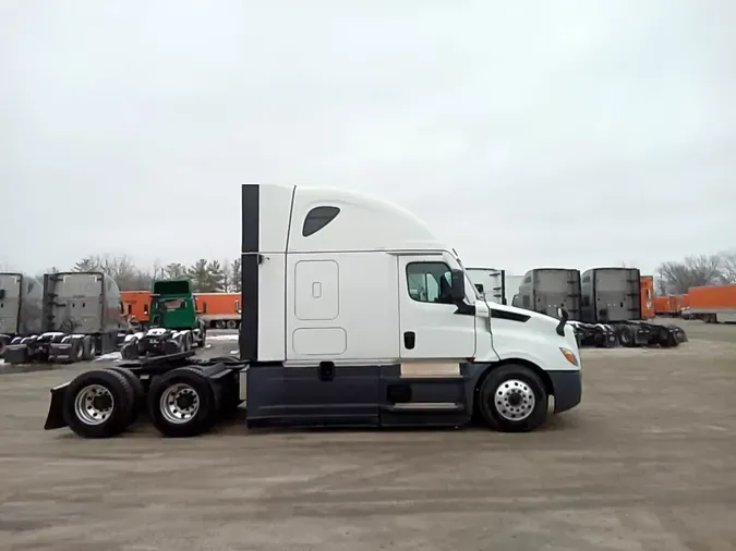 2021 Freightliner Cascadia 126
