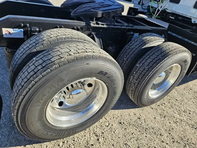 2026 VOLVO VNL64T860