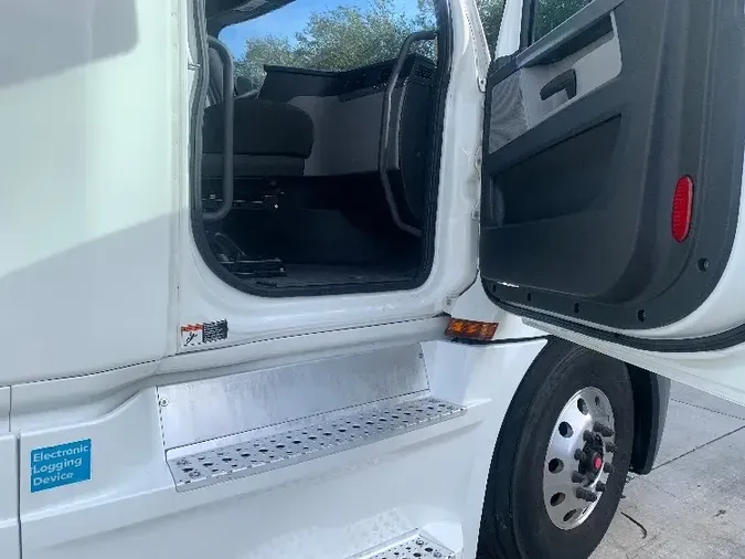 2019 Freightliner T12664ST