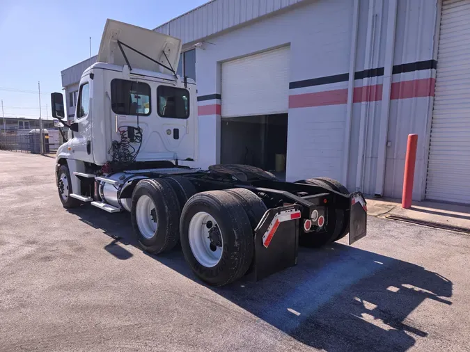 2017 FREIGHTLINER/MERCEDES CASCADIA 125