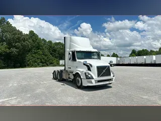 2016 Volvo VNL300