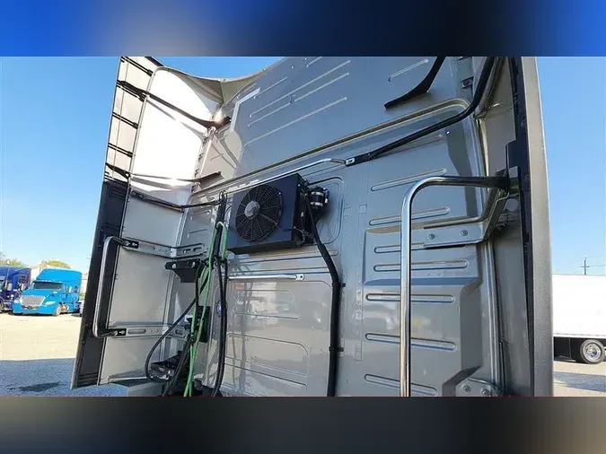 2022 VOLVO VNL760