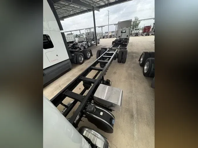 2021 Peterbilt 3375554fc858831fed8c5c2bf6aeb55d1d9