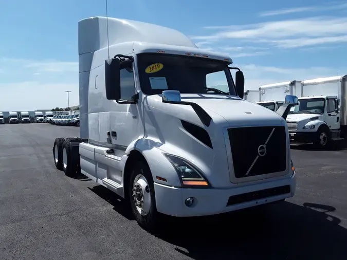 2019 VOLVO VNR64T-640