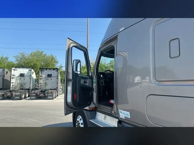 2022 Freightliner Cascadia 126555a33e46d58f084d9bb9aacb46e3d32