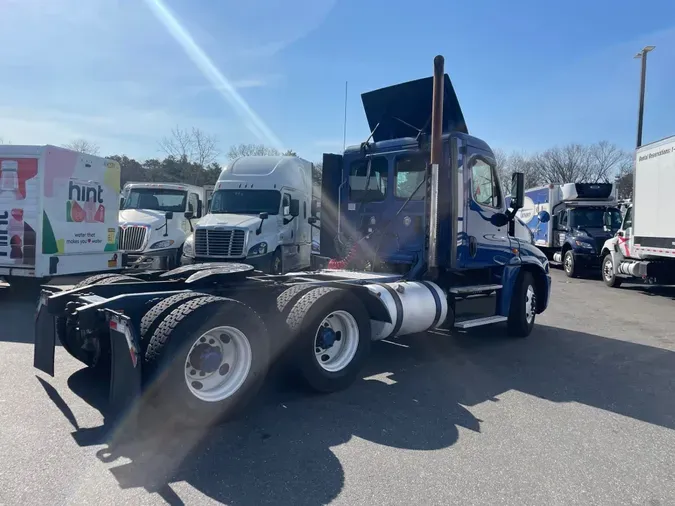 2017 FREIGHTLINER/MERCEDES CASCADIA 125