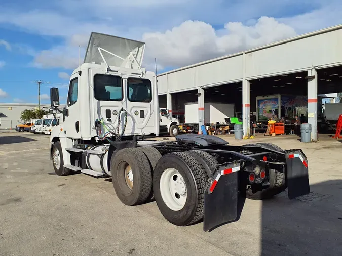 2016 FREIGHTLINER/MERCEDES CASCADIA 125