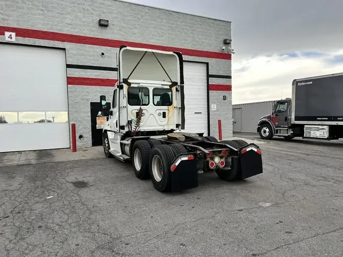 2015 FREIGHTLINER/MERCEDES CASCADIA 125