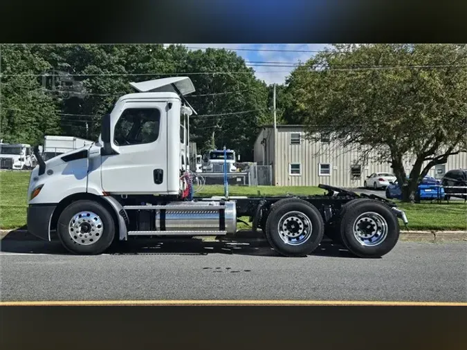 2025 FREIGHTLINER CASCADIA 116