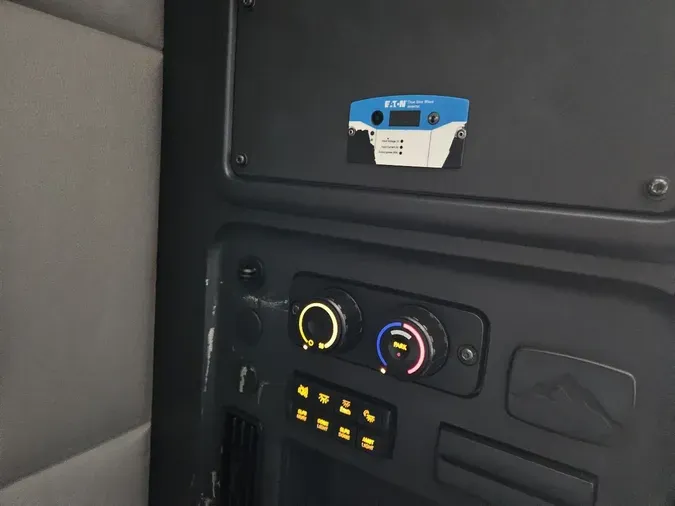 2021 FREIGHTLINER Cascadia 126