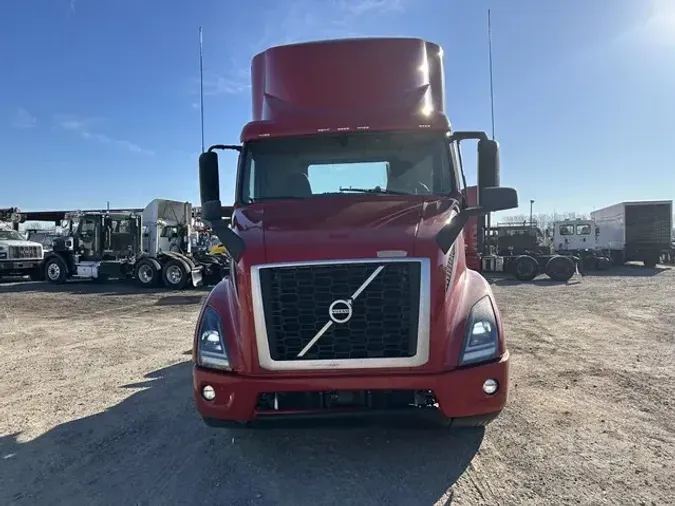 2020 VOLVO VNR64T300