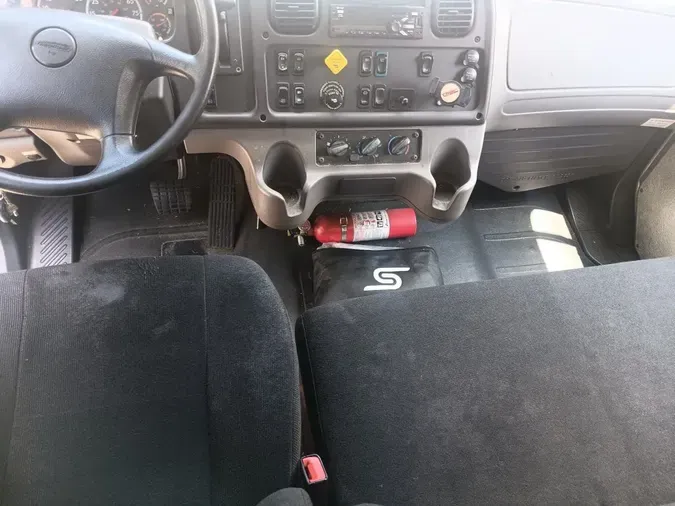 2018 FREIGHTLINER M2 106