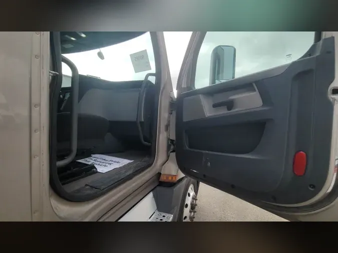 2020 Freightliner Cascadia 126