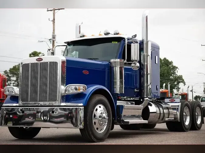 2025 PETERBILT 589