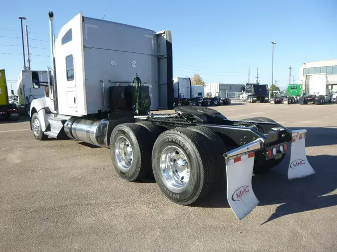 2020 Kenworth W990