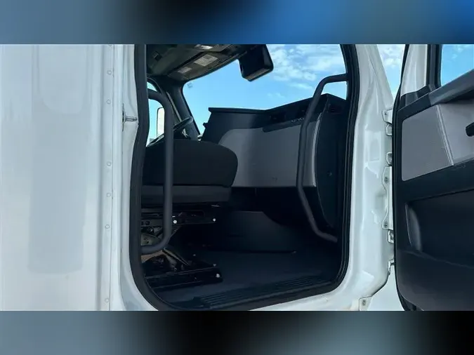 2021 FREIGHTLINER CA126
