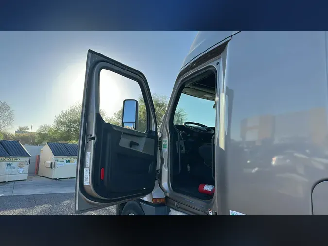 2020 Freightliner Cascadia 126